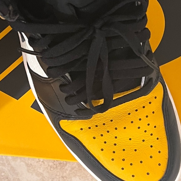 Jordan 1 Sneakers - Picture 6 of 7